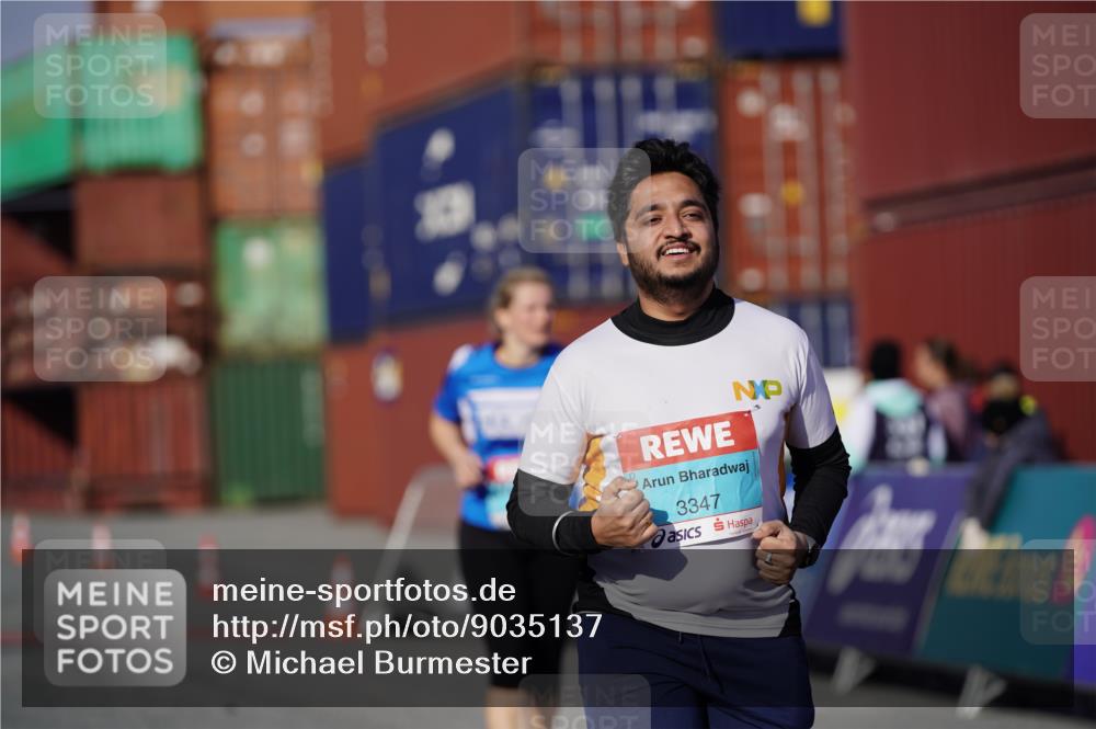 03.10.2025 - Köhlbrandbrückenlauf Michael Burmester http://msf.ph/oto/9035137 03.10.2025 10:46:15 Ziel 2520, 3347, 3692 meine-sportfotos.de