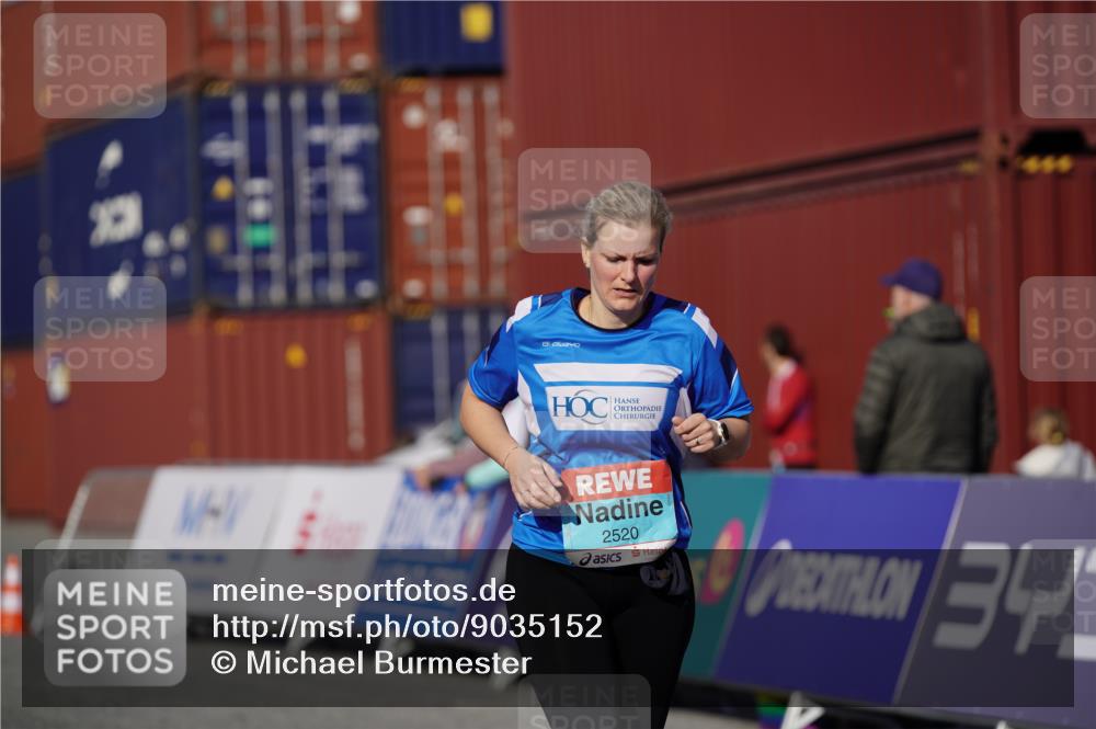 03.10.2025 - Köhlbrandbrückenlauf Michael Burmester http://msf.ph/oto/9035152 03.10.2025 10:46:19 Ziel 2520, 3692 meine-sportfotos.de