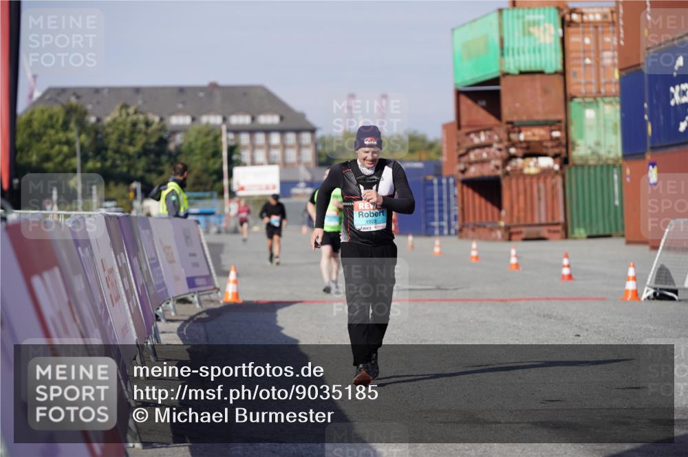 03.10.2025 - Köhlbrandbrückenlauf Michael Burmester http://msf.ph/oto/9035185 03.10.2025 10:46:27 Ziel 1928 meine-sportfotos.de