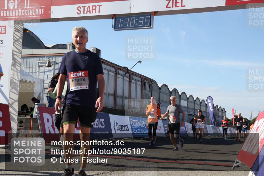 03.10.2025 - Köhlbrandbrückenlauf Luisa Fischer http://msf.ph/oto/9035187 03.10.2025 13:18:34 Ziel 4154, 4280, 4341, 4560, 4606, 4760, 4796, 4812, 4819, 4826, 4882, 5115, 5178, 5192, 5722, 6084, 6596, 6700, 6758 meine-sportfotos.de