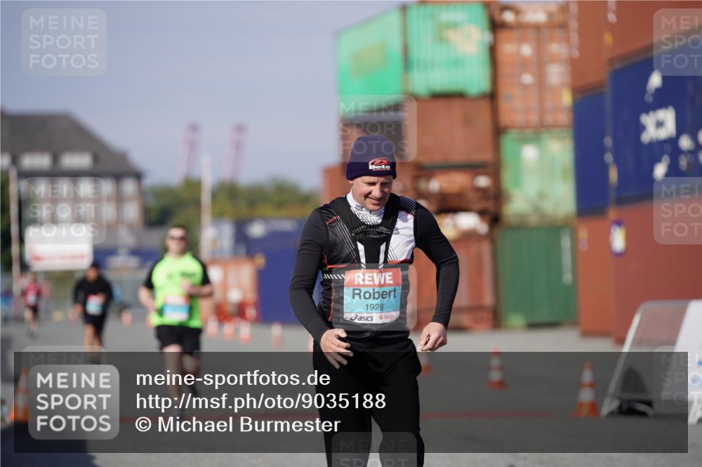 03.10.2025 - Köhlbrandbrückenlauf Michael Burmester http://msf.ph/oto/9035188 03.10.2025 10:46:29 Ziel 1928 meine-sportfotos.de