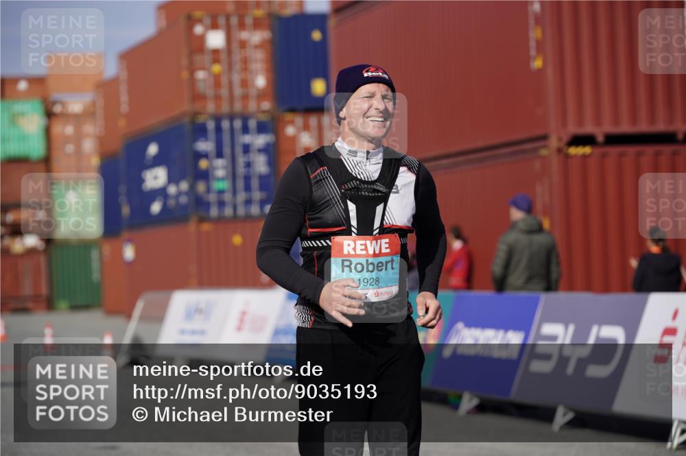 03.10.2025 - Köhlbrandbrückenlauf Michael Burmester http://msf.ph/oto/9035193 03.10.2025 10:46:33 Ziel 1928, 2992 meine-sportfotos.de