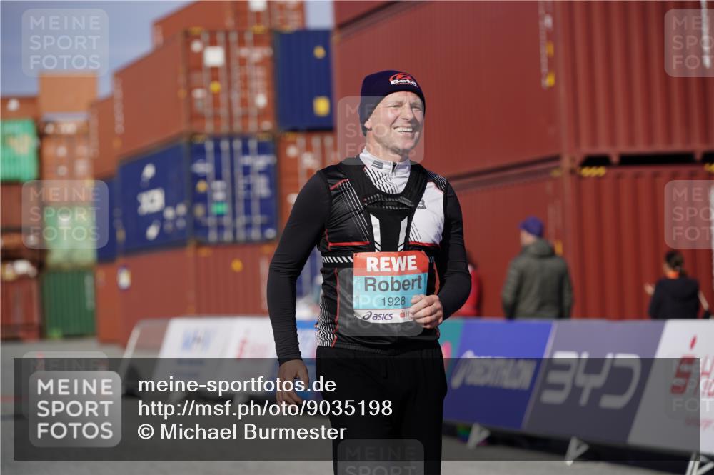 03.10.2025 - Köhlbrandbrückenlauf Michael Burmester http://msf.ph/oto/9035198 03.10.2025 10:46:33 Ziel 1928, 2992 meine-sportfotos.de
