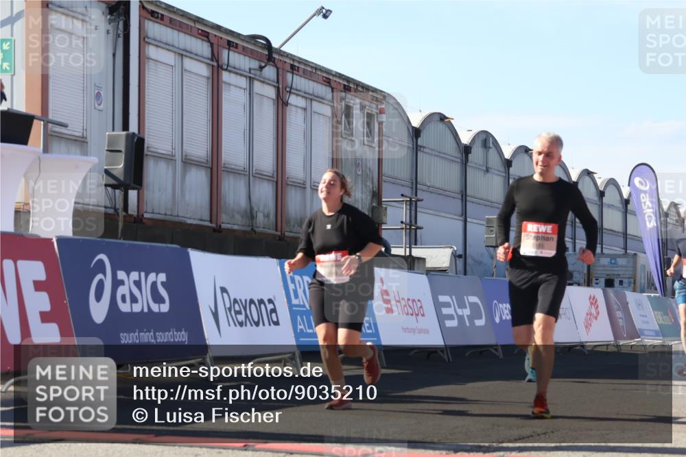 03.10.2025 - Köhlbrandbrückenlauf Luisa Fischer http://msf.ph/oto/9035210 03.10.2025 13:18:38 Ziel 4154, 4280, 4606, 4796, 4812, 4819, 4826, 4882, 5115, 5178, 6084, 6429, 6500, 6596, 6700, 6758 meine-sportfotos.de