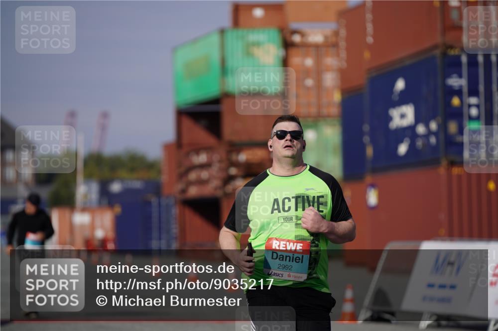 03.10.2025 - Köhlbrandbrückenlauf Michael Burmester http://msf.ph/oto/9035217 03.10.2025 10:46:38 Ziel 2992 meine-sportfotos.de