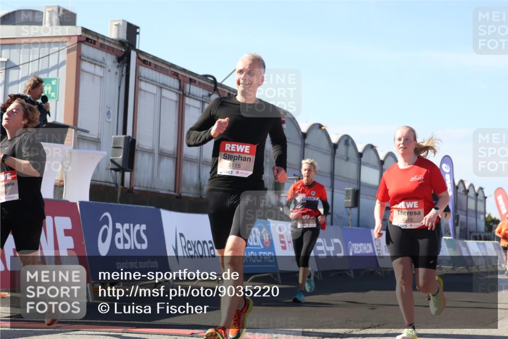 03.10.2025 - Köhlbrandbrückenlauf Luisa Fischer http://msf.ph/oto/9035220 03.10.2025 13:18:39 Ziel 4154, 4606, 4796, 4812, 4819, 4826, 4882, 5115, 5178, 6084, 6429, 6500, 6596, 6700, 6758 meine-sportfotos.de