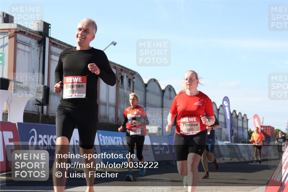 03.10.2025 - Köhlbrandbrückenlauf Luisa Fischer http://msf.ph/oto/9035222 03.10.2025 13:18:40 Ziel 4154, 4606, 4796, 4812, 4826, 5115, 5178, 6084, 6429, 6500, 6596, 6700, 6758 meine-sportfotos.de