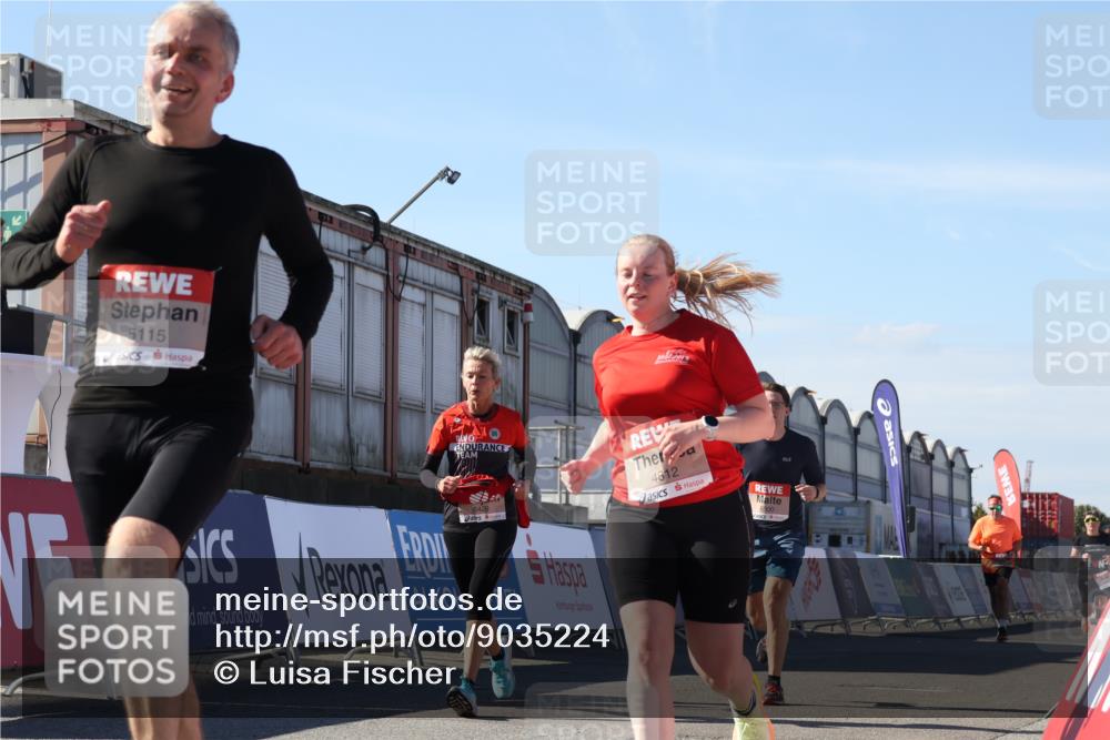 03.10.2025 - Köhlbrandbrückenlauf Luisa Fischer http://msf.ph/oto/9035224 03.10.2025 13:18:40 Ziel 4154, 4606, 4796, 4812, 4826, 5115, 5178, 6084, 6429, 6500, 6596, 6700, 6758 meine-sportfotos.de