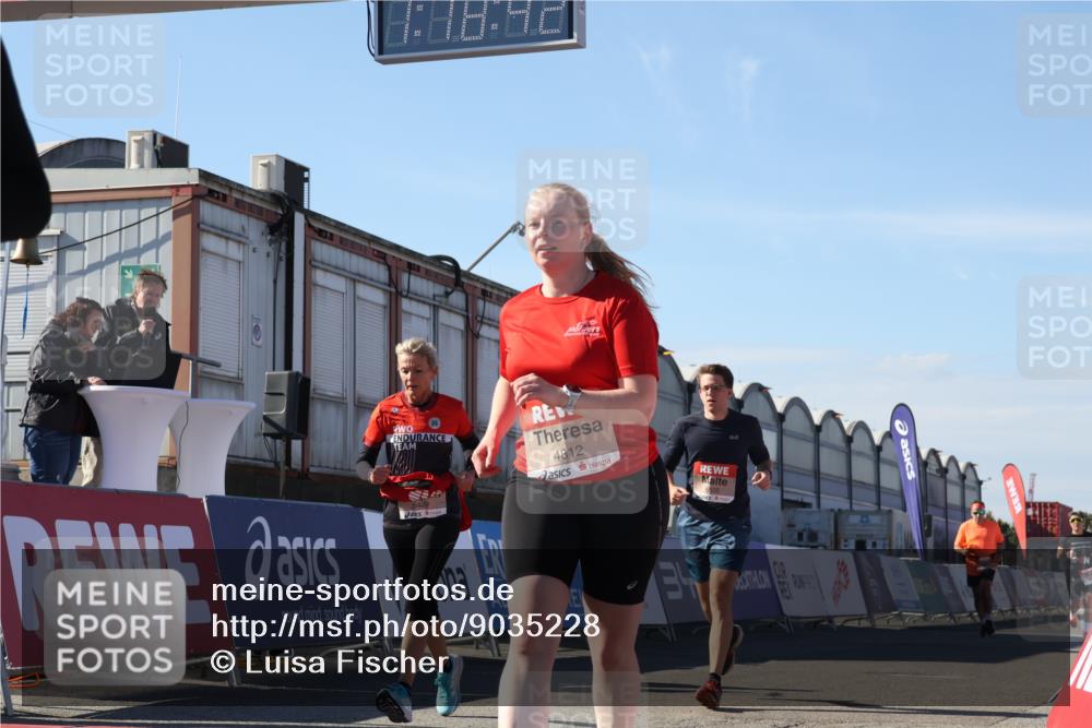 03.10.2025 - Köhlbrandbrückenlauf Luisa Fischer http://msf.ph/oto/9035228 03.10.2025 13:18:41 Ziel 4606, 4796, 4812, 4826, 5115, 5178, 6084, 6429, 6500, 6556, 6596, 6700, 6758 meine-sportfotos.de
