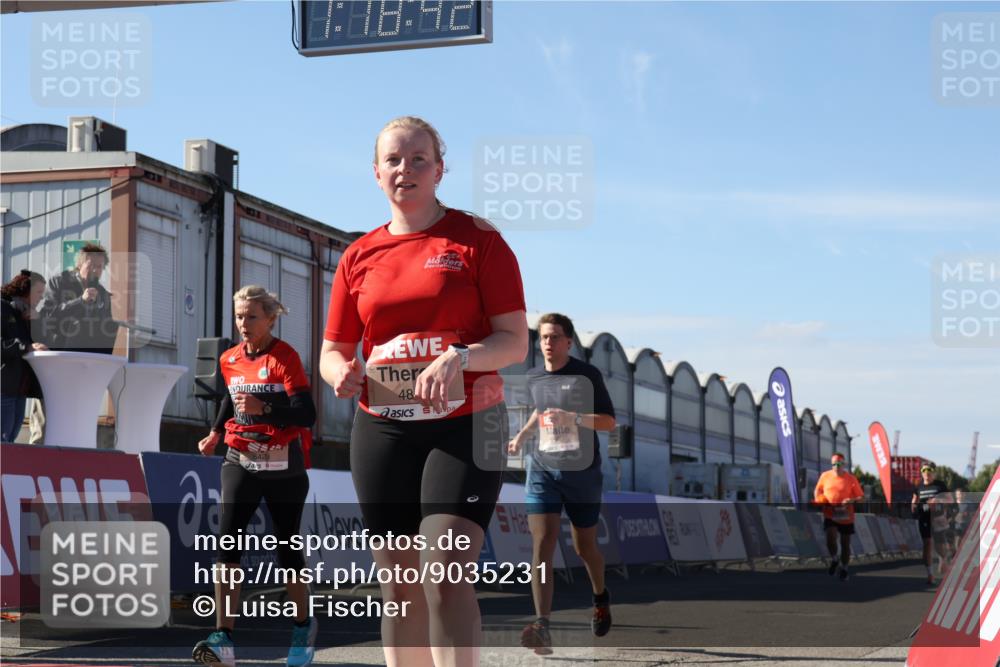03.10.2025 - Köhlbrandbrückenlauf Luisa Fischer http://msf.ph/oto/9035231 03.10.2025 13:18:41 Ziel 4606, 4796, 4812, 4826, 5115, 5178, 6084, 6429, 6500, 6556, 6596, 6700, 6758 meine-sportfotos.de
