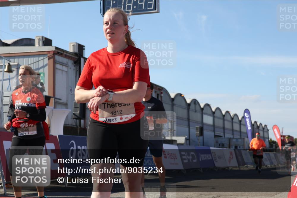 03.10.2025 - Köhlbrandbrückenlauf Luisa Fischer http://msf.ph/oto/9035234 03.10.2025 13:18:42 Ziel 4077, 4606, 4796, 4812, 4826, 5115, 5178, 6084, 6429, 6500, 6506, 6556, 6596, 6700, 6758 meine-sportfotos.de