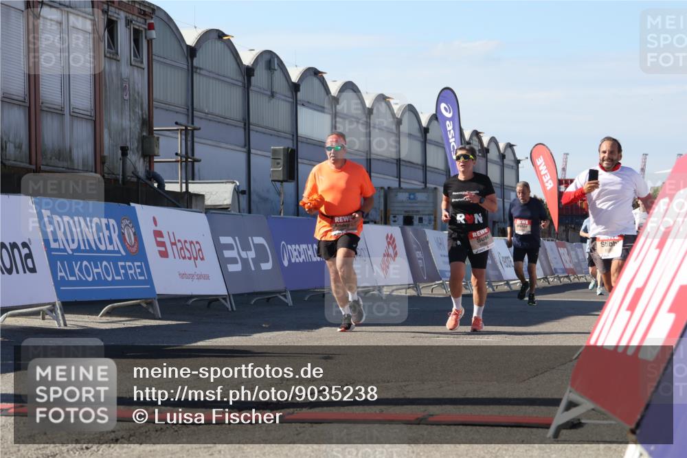 03.10.2025 - Köhlbrandbrückenlauf Luisa Fischer http://msf.ph/oto/9035238 03.10.2025 13:18:44 Ziel 4077, 4606, 4796, 4812, 5115, 5178, 6429, 6500, 6506, 6556, 6596, 6758 meine-sportfotos.de