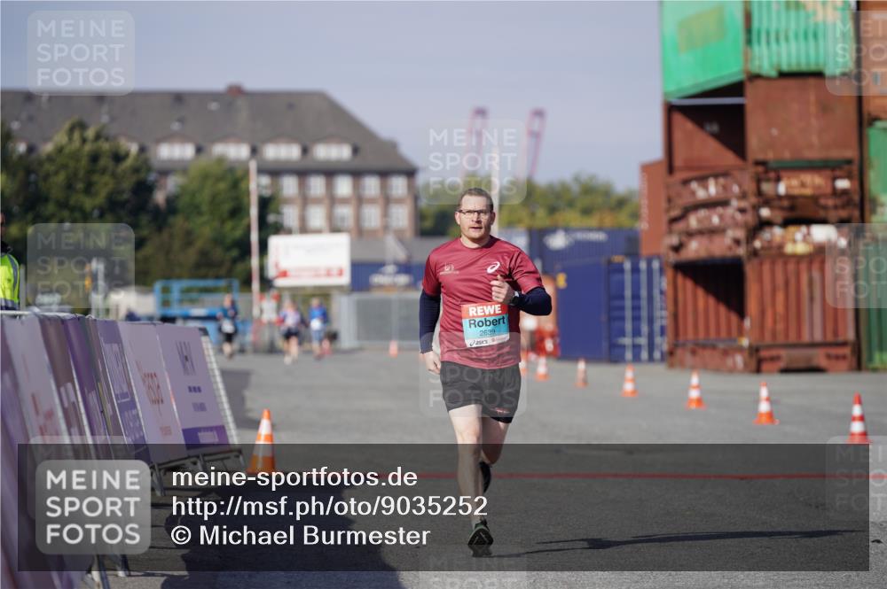 03.10.2025 - Köhlbrandbrückenlauf Michael Burmester http://msf.ph/oto/9035252 03.10.2025 10:46:54 Ziel 2639 meine-sportfotos.de