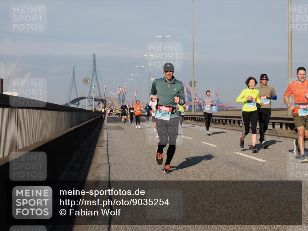 03.10.2025 - Köhlbrandbrückenlauf Fabian Wolf http://msf.ph/oto/9035254 03.10.2025 09:49:43 Position 3 1359, 1312, 1622 meine-sportfotos.de