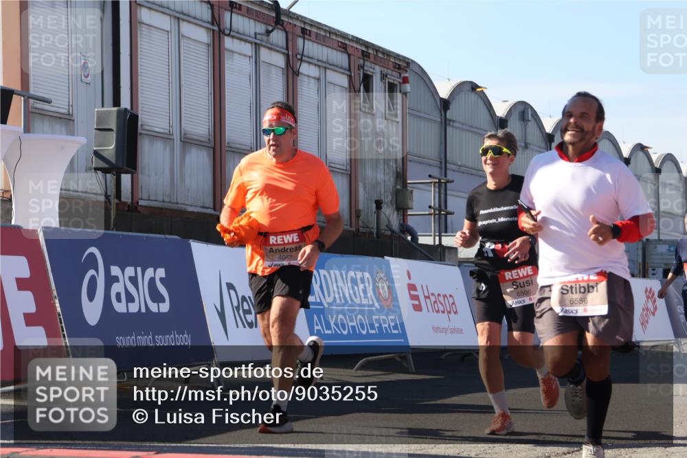 03.10.2025 - Köhlbrandbrückenlauf Luisa Fischer http://msf.ph/oto/9035255 03.10.2025 13:18:47 Ziel 4077, 4556, 4606, 4756, 4796, 4812, 5115, 6429, 6500, 6506, 6556, 6596 meine-sportfotos.de