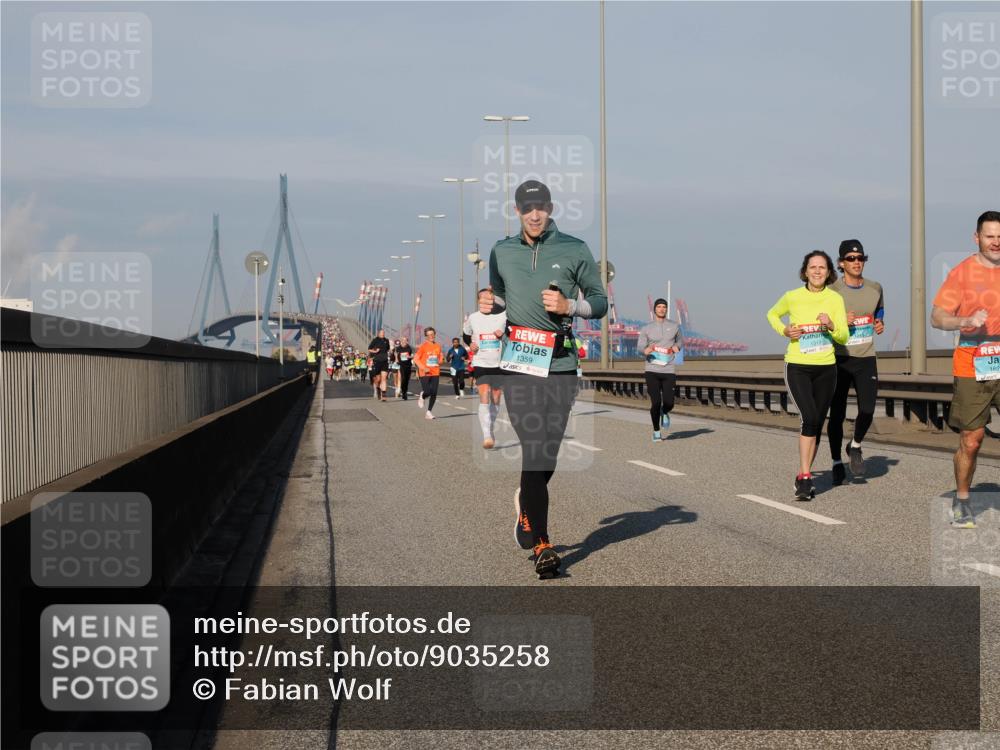03.10.2025 - Köhlbrandbrückenlauf Fabian Wolf http://msf.ph/oto/9035258 03.10.2025 09:49:44 Position 3 1359, 1312, 162 meine-sportfotos.de