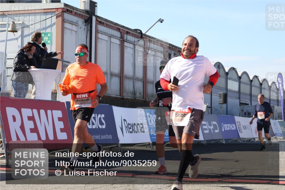 03.10.2025 - Köhlbrandbrückenlauf Luisa Fischer http://msf.ph/oto/9035259 03.10.2025 13:18:47 Ziel 4077, 4556, 4606, 4756, 4796, 4812, 5115, 6429, 6500, 6506, 6556, 6596 meine-sportfotos.de