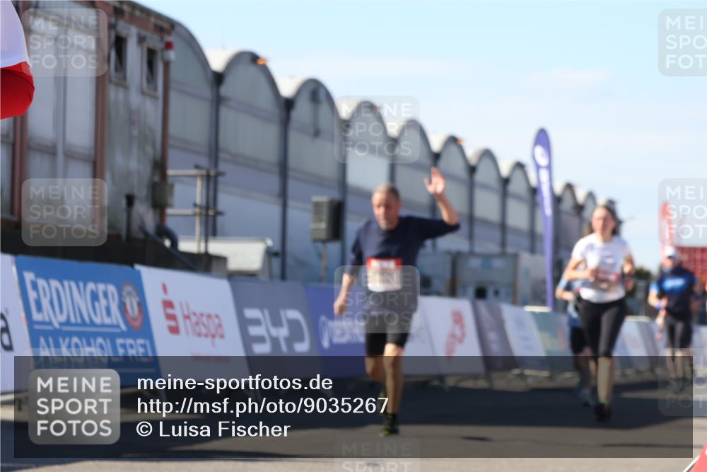 03.10.2025 - Köhlbrandbrückenlauf Luisa Fischer http://msf.ph/oto/9035267 03.10.2025 13:18:48 Ziel 4077, 4556, 4606, 4756, 4812, 5115, 6429, 6500, 6506, 6556, 6596 meine-sportfotos.de