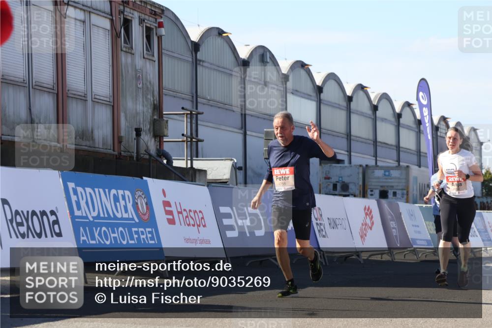 03.10.2025 - Köhlbrandbrückenlauf Luisa Fischer http://msf.ph/oto/9035269 03.10.2025 13:18:49 Ziel 4077, 4556, 4756, 4812, 5115, 6429, 6500, 6506, 6556, 6596, 6795 meine-sportfotos.de