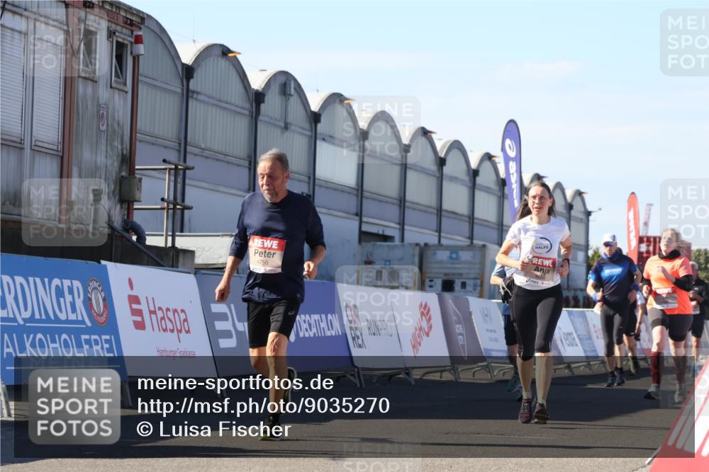 03.10.2025 - Köhlbrandbrückenlauf Luisa Fischer http://msf.ph/oto/9035270 03.10.2025 13:18:49 Ziel 4077, 4556, 4756, 4812, 5115, 6429, 6500, 6506, 6556, 6596, 6795 meine-sportfotos.de