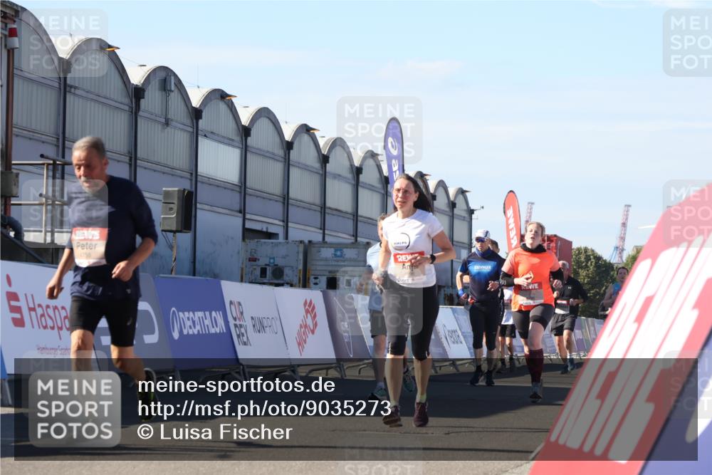 03.10.2025 - Köhlbrandbrückenlauf Luisa Fischer http://msf.ph/oto/9035273 03.10.2025 13:18:49 Ziel 4077, 4556, 4756, 4812, 5115, 6429, 6500, 6506, 6556, 6596, 6795 meine-sportfotos.de