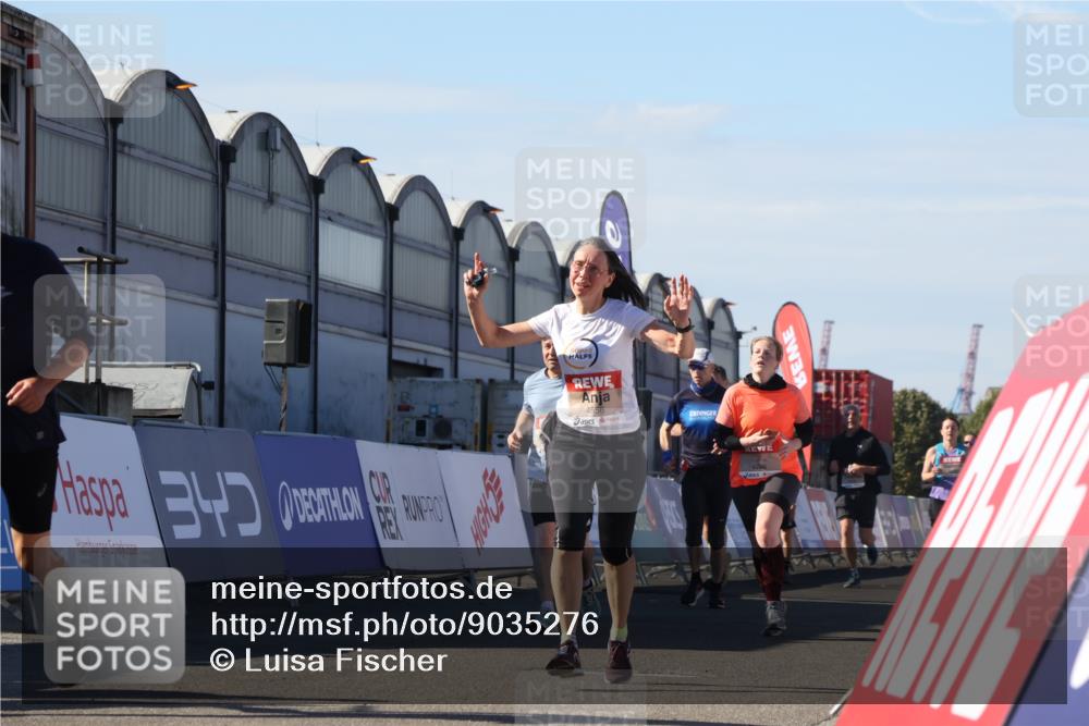 03.10.2025 - Köhlbrandbrückenlauf Luisa Fischer http://msf.ph/oto/9035276 03.10.2025 13:18:50 Ziel 4077, 4556, 4756, 4812, 4889, 5115, 5974, 6429, 6500, 6506, 6556, 6596, 6795 meine-sportfotos.de
