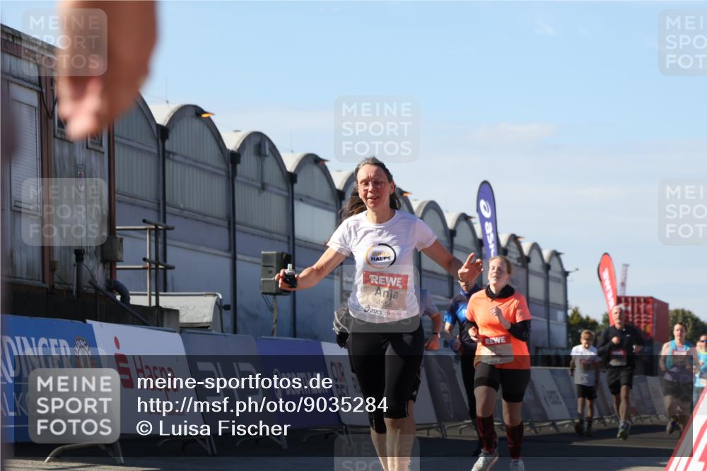 03.10.2025 - Köhlbrandbrückenlauf Luisa Fischer http://msf.ph/oto/9035284 03.10.2025 13:18:51 Ziel 4077, 4556, 4756, 4889, 5974, 6267, 6429, 6500, 6506, 6556, 6795 meine-sportfotos.de