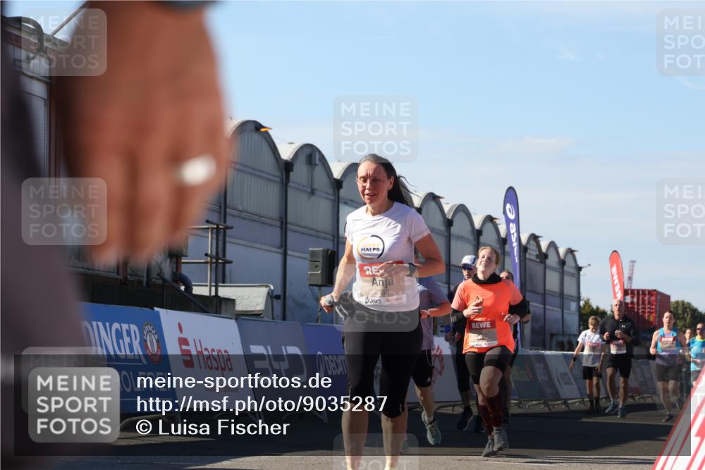 03.10.2025 - Köhlbrandbrückenlauf Luisa Fischer http://msf.ph/oto/9035287 03.10.2025 13:18:51 Ziel 4077, 4556, 4756, 4889, 5974, 6267, 6429, 6500, 6506, 6556, 6795 meine-sportfotos.de