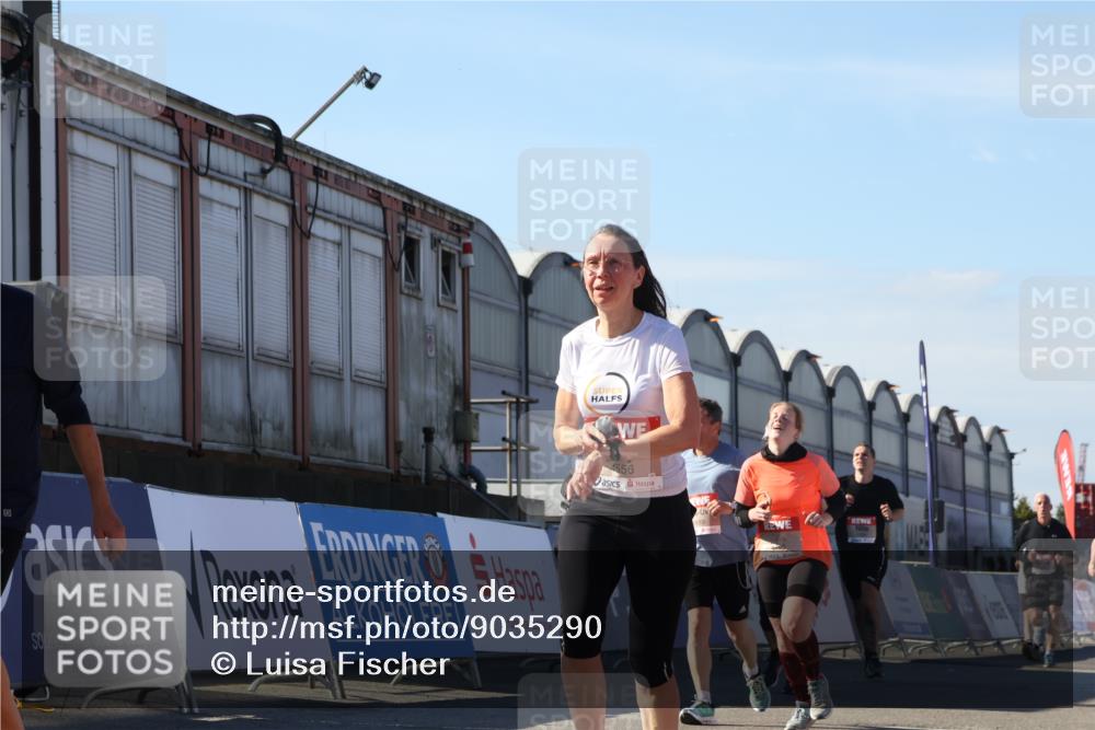 03.10.2025 - Köhlbrandbrückenlauf Luisa Fischer http://msf.ph/oto/9035290 03.10.2025 13:18:52 Ziel 4077, 4556, 4756, 4889, 5304, 5974, 6267, 6429, 6500, 6506, 6556, 6795 meine-sportfotos.de