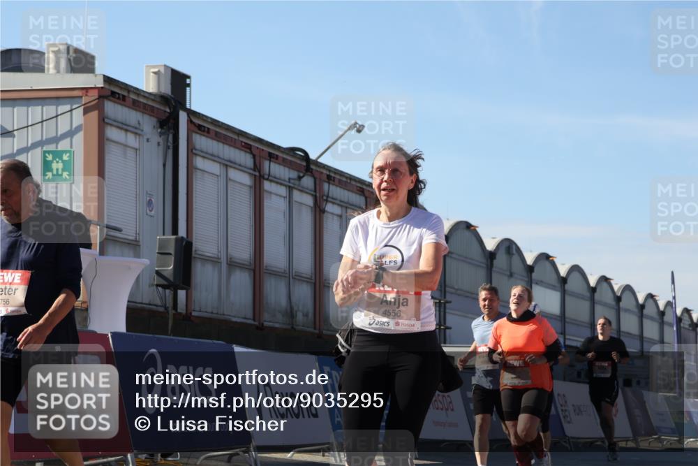 03.10.2025 - Köhlbrandbrückenlauf Luisa Fischer http://msf.ph/oto/9035295 03.10.2025 13:18:53 Ziel 4077, 4556, 4756, 4889, 5304, 5974, 6267, 6500, 6506, 6556, 6795 meine-sportfotos.de