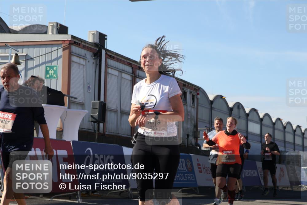 03.10.2025 - Köhlbrandbrückenlauf Luisa Fischer http://msf.ph/oto/9035297 03.10.2025 13:18:53 Ziel 4077, 4556, 4756, 4889, 5304, 5974, 6267, 6500, 6506, 6556, 6795 meine-sportfotos.de