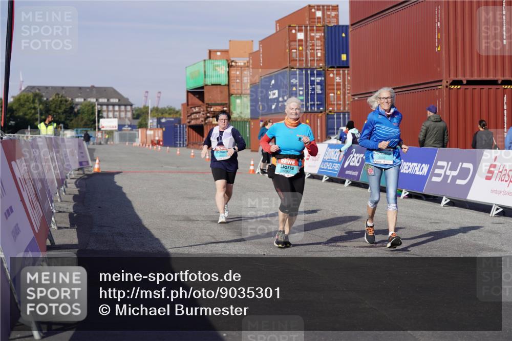 03.10.2025 - Köhlbrandbrückenlauf Michael Burmester http://msf.ph/oto/9035301 03.10.2025 10:47:47 Ziel 1766, 2650, 3092, 3093 meine-sportfotos.de