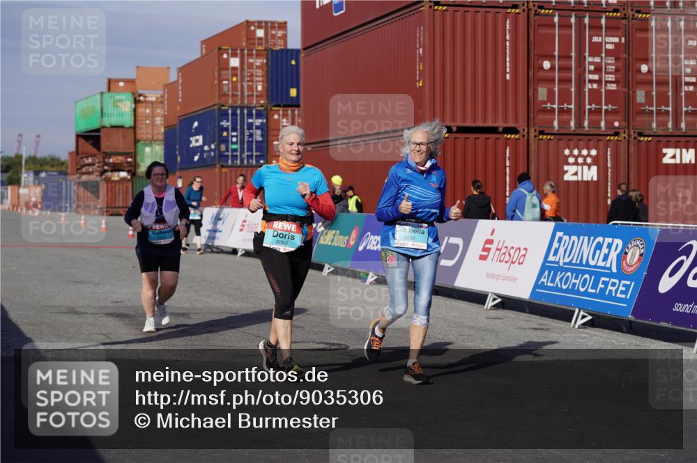 03.10.2025 - Köhlbrandbrückenlauf Michael Burmester http://msf.ph/oto/9035306 03.10.2025 10:47:48 Ziel 1766, 2650, 3092, 3093 meine-sportfotos.de