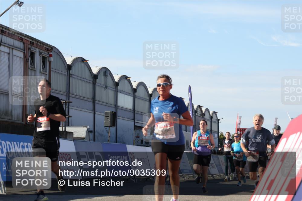 03.10.2025 - Köhlbrandbrückenlauf Luisa Fischer http://msf.ph/oto/9035309 03.10.2025 13:18:55 Ziel 4077, 4556, 4676, 4756, 4889, 5304, 5449, 5974, 6267, 6506, 6556, 6573, 6795 meine-sportfotos.de