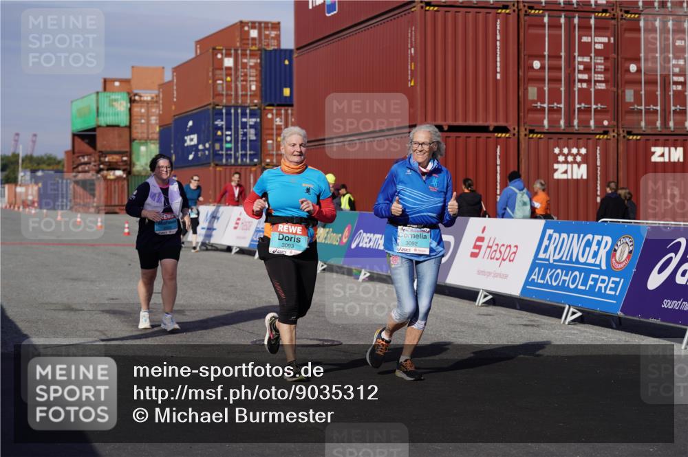 03.10.2025 - Köhlbrandbrückenlauf Michael Burmester http://msf.ph/oto/9035312 03.10.2025 10:47:48 Ziel 1766, 2650, 3092, 3093 meine-sportfotos.de