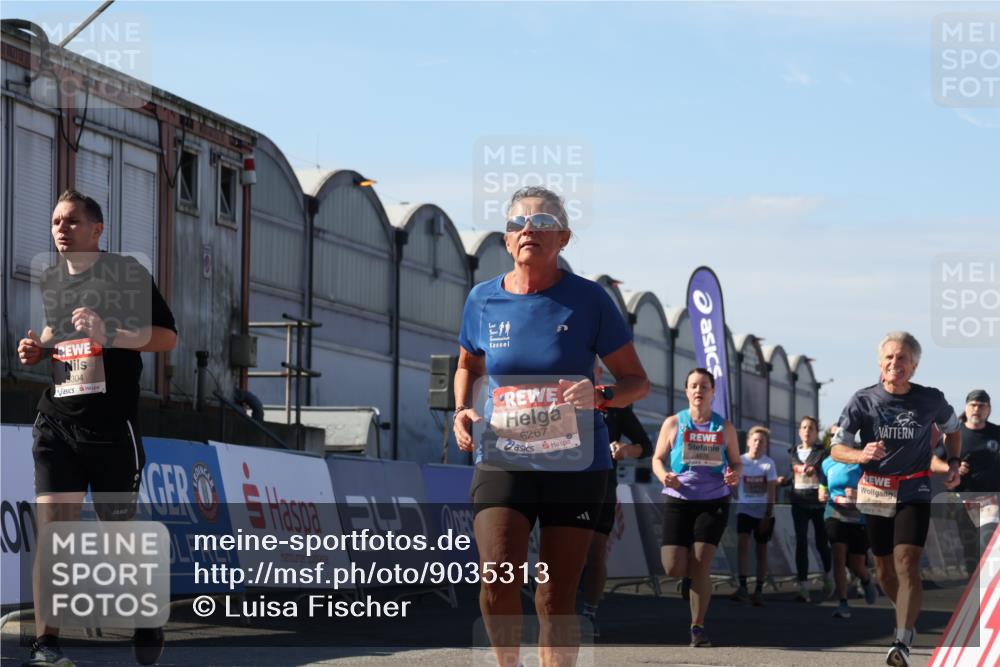 03.10.2025 - Köhlbrandbrückenlauf Luisa Fischer http://msf.ph/oto/9035313 03.10.2025 13:18:56 Ziel 4077, 4556, 4676, 4756, 4889, 5304, 5449, 5974, 6117, 6267, 6475, 6506, 6556, 6573, 6795 meine-sportfotos.de