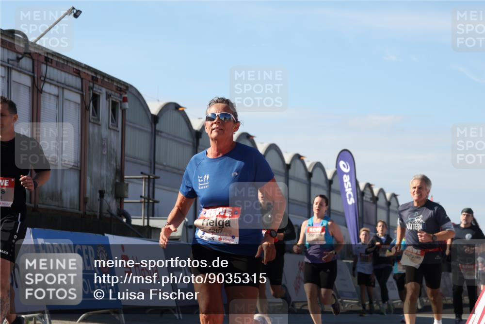 03.10.2025 - Köhlbrandbrückenlauf Luisa Fischer http://msf.ph/oto/9035315 03.10.2025 13:18:56 Ziel 4077, 4556, 4676, 4756, 4889, 5304, 5449, 5974, 6117, 6267, 6475, 6506, 6556, 6573, 6795 meine-sportfotos.de