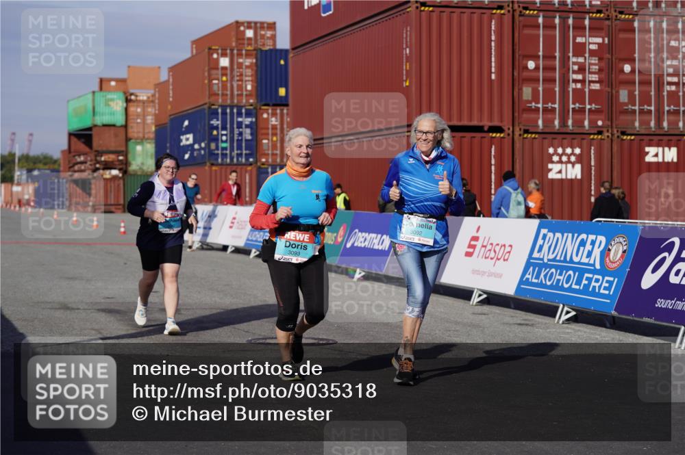 03.10.2025 - Köhlbrandbrückenlauf Michael Burmester http://msf.ph/oto/9035318 03.10.2025 10:47:48 Ziel 1766, 2650, 3092, 3093 meine-sportfotos.de