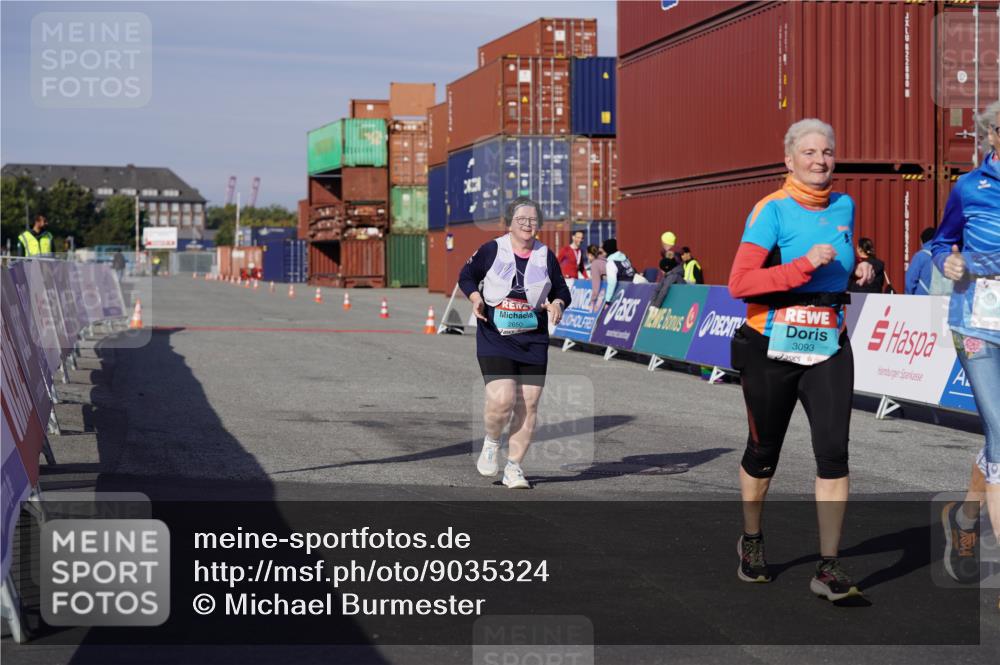 03.10.2025 - Köhlbrandbrückenlauf Michael Burmester http://msf.ph/oto/9035324 03.10.2025 10:47:49 Ziel 1766, 2650, 3092, 3093 meine-sportfotos.de