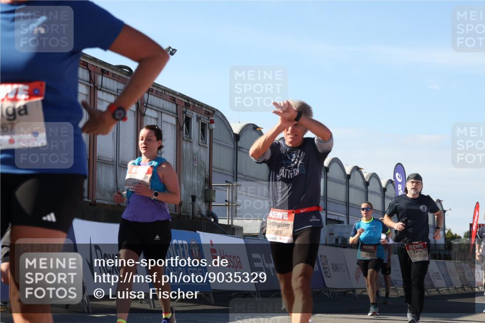 03.10.2025 - Köhlbrandbrückenlauf Luisa Fischer http://msf.ph/oto/9035329 03.10.2025 13:18:59 Ziel 4556, 4630, 4676, 4756, 4889, 5027, 5304, 5449, 5974, 6117, 6267, 6475, 6573, 6795 meine-sportfotos.de