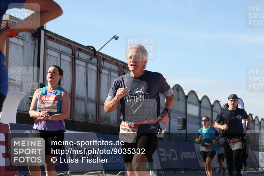 03.10.2025 - Köhlbrandbrückenlauf Luisa Fischer http://msf.ph/oto/9035332 03.10.2025 13:19:00 Ziel 4556, 4630, 4676, 4756, 4889, 5027, 5304, 5449, 5974, 6117, 6127, 6267, 6475, 6573, 6795 meine-sportfotos.de