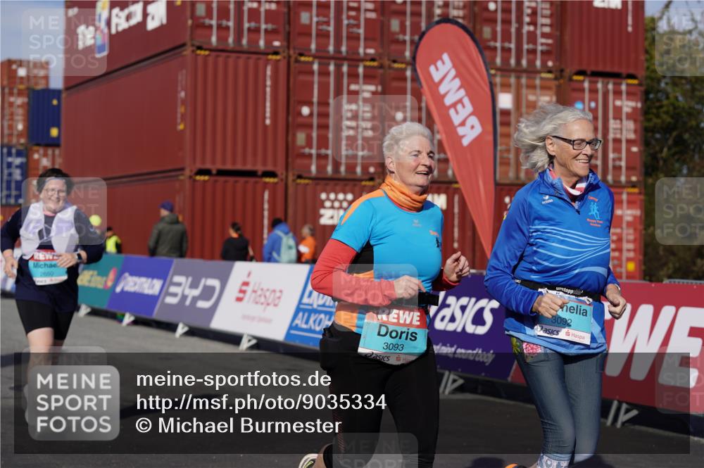 03.10.2025 - Köhlbrandbrückenlauf Michael Burmester http://msf.ph/oto/9035334 03.10.2025 10:47:50 Ziel 1766, 2650, 3092, 3093 meine-sportfotos.de