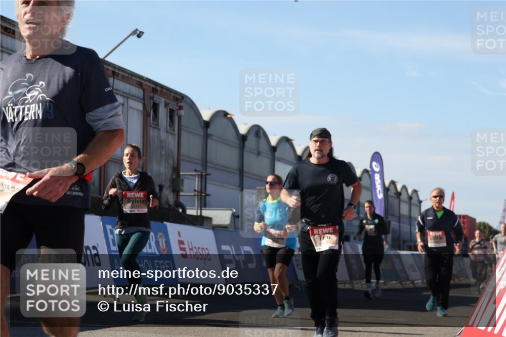 03.10.2025 - Köhlbrandbrückenlauf Luisa Fischer http://msf.ph/oto/9035337 03.10.2025 13:19:00 Ziel 4556, 4630, 4676, 4756, 4889, 5027, 5304, 5449, 5974, 6117, 6127, 6267, 6475, 6573, 6795 meine-sportfotos.de