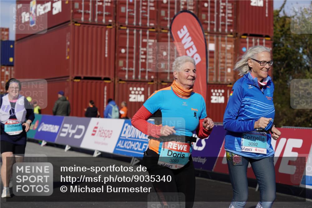 03.10.2025 - Köhlbrandbrückenlauf Michael Burmester http://msf.ph/oto/9035340 03.10.2025 10:47:50 Ziel 1766, 2650, 3092, 3093 meine-sportfotos.de