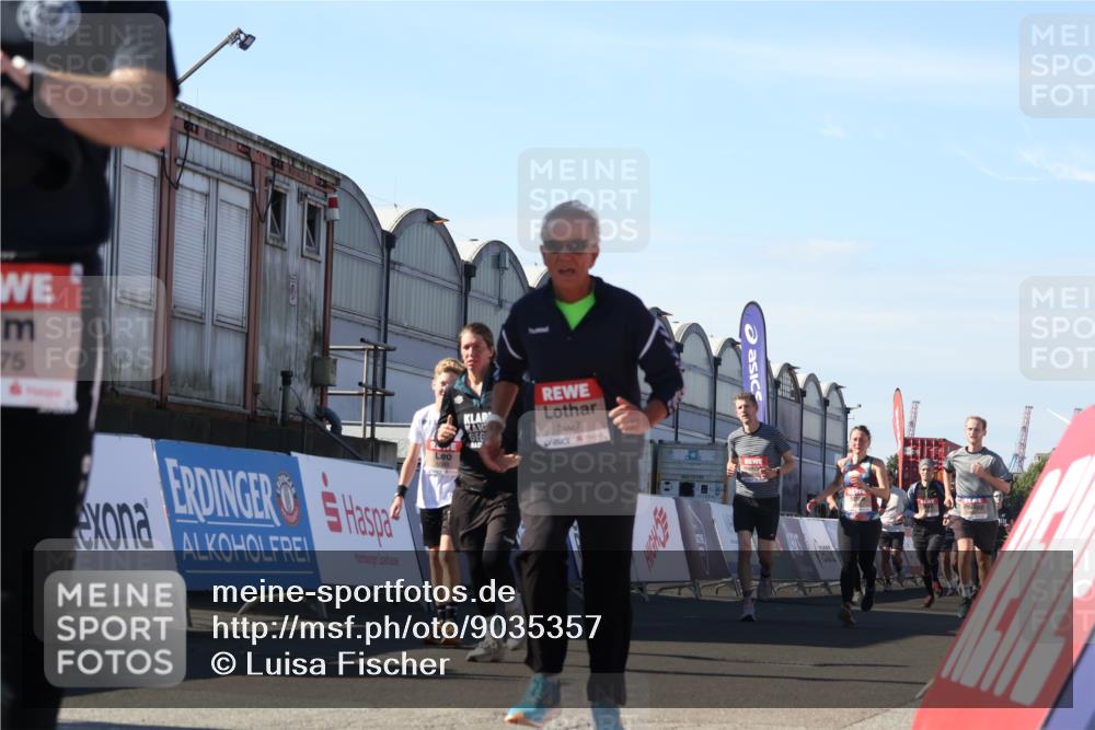 03.10.2025 - Köhlbrandbrückenlauf Luisa Fischer http://msf.ph/oto/9035357 03.10.2025 13:19:03 Ziel 4556, 4630, 4631, 4676, 4816, 4876, 4889, 5027, 5304, 5449, 5974, 6088, 6117, 6127, 6267, 6475, 6573, 6795 meine-sportfotos.de