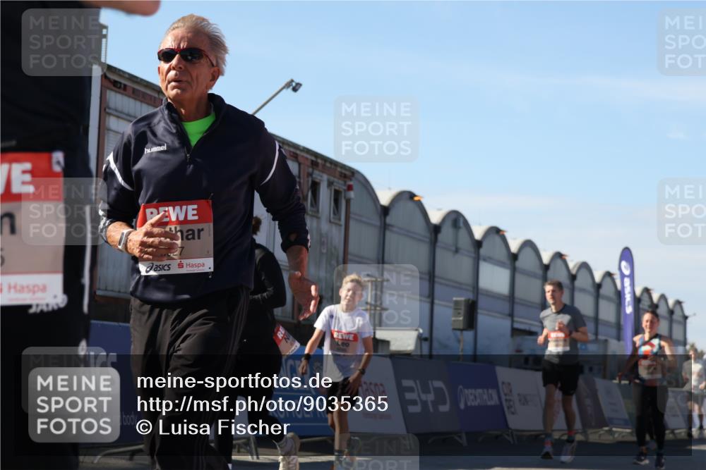 03.10.2025 - Köhlbrandbrückenlauf Luisa Fischer http://msf.ph/oto/9035365 03.10.2025 13:19:04 Ziel 4630, 4631, 4676, 4816, 4876, 4889, 5027, 5304, 5449, 5974, 6088, 6117, 6127, 6267, 6475, 6573, 6795 meine-sportfotos.de