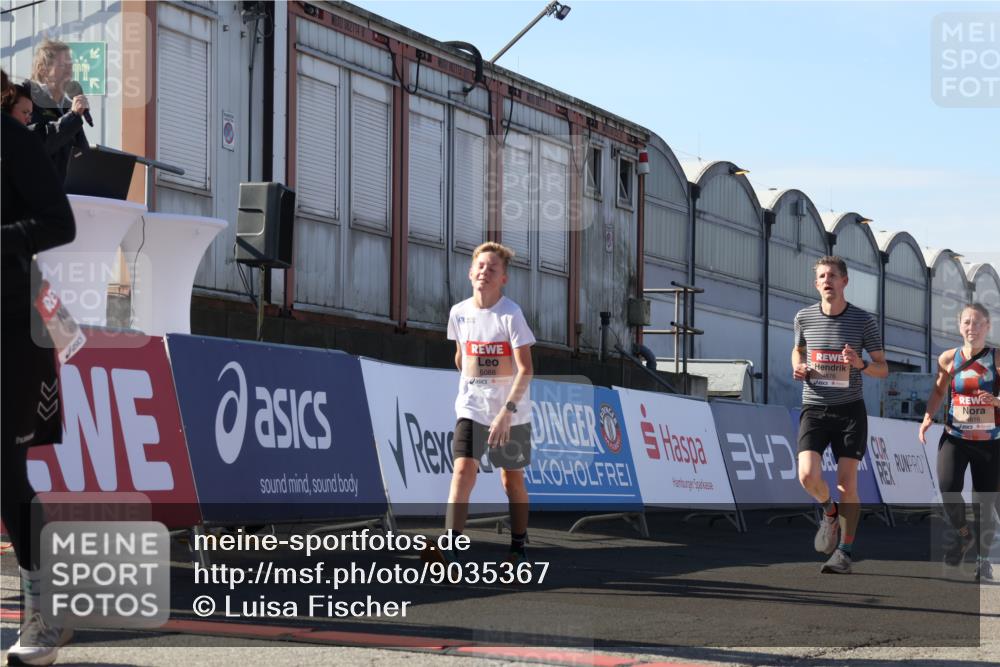 03.10.2025 - Köhlbrandbrückenlauf Luisa Fischer http://msf.ph/oto/9035367 03.10.2025 13:19:06 Ziel 4143, 4630, 4631, 4632, 4676, 4816, 4876, 4889, 5027, 5304, 5449, 5858, 5974, 6088, 6117, 6127, 6267, 6475, 6573 meine-sportfotos.de