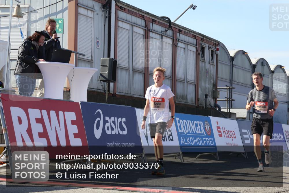 03.10.2025 - Köhlbrandbrückenlauf Luisa Fischer http://msf.ph/oto/9035370 03.10.2025 13:19:06 Ziel 4143, 4630, 4631, 4632, 4676, 4816, 4876, 4889, 5027, 5304, 5449, 5858, 5974, 6088, 6117, 6127, 6267, 6475, 6573 meine-sportfotos.de