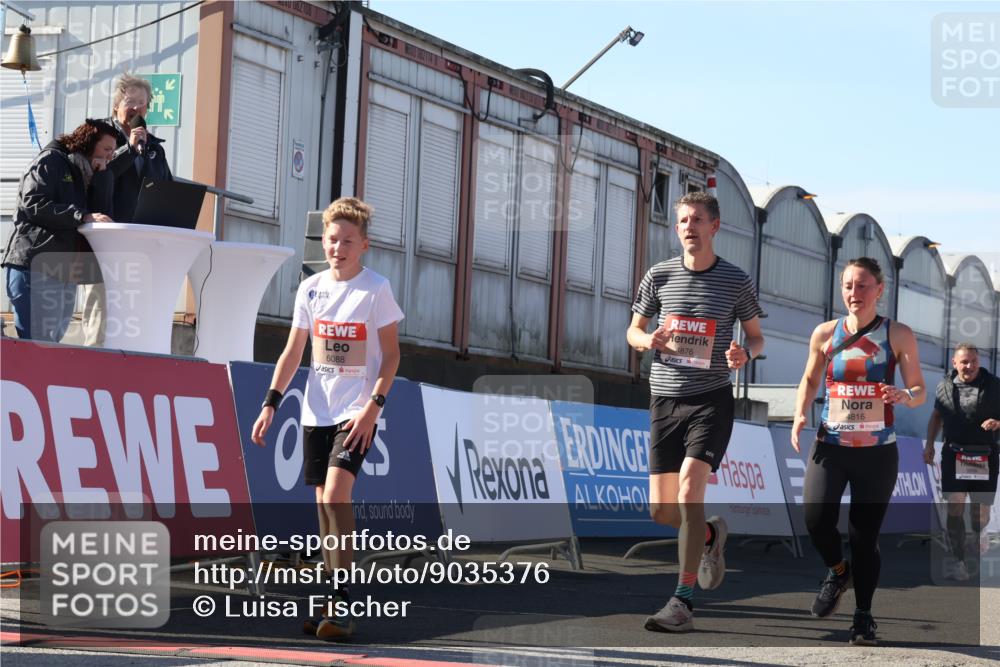03.10.2025 - Köhlbrandbrückenlauf Luisa Fischer http://msf.ph/oto/9035376 03.10.2025 13:19:07 Ziel 4143, 4630, 4631, 4632, 4676, 4727, 4816, 4876, 5027, 5304, 5449, 5858, 6088, 6117, 6127, 6267, 6475, 6573 meine-sportfotos.de