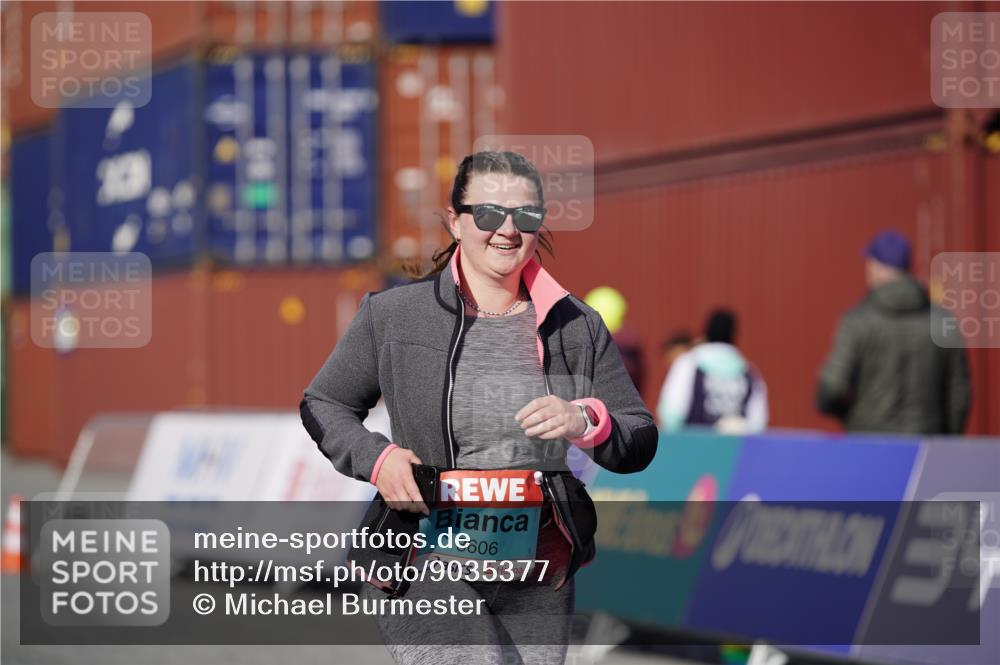 03.10.2025 - Köhlbrandbrückenlauf Michael Burmester http://msf.ph/oto/9035377 03.10.2025 10:48:44 Ziel 3606 meine-sportfotos.de